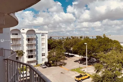 486 NW 165th Street Rd # B505, Miami FL 33169