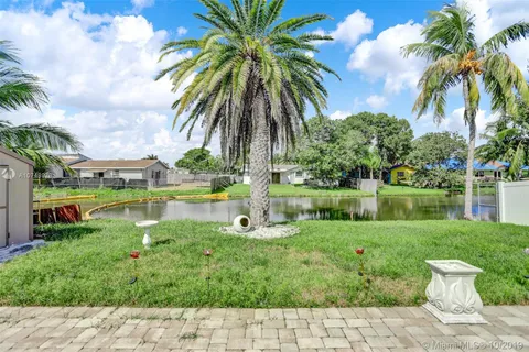 609 SW 2nd Ave, Hallandale Beach FL 33009
