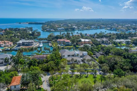 340 Leucadendra Dr, Coral Gables FL 33156