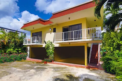 1051 SW 3rd St, Miami FL 33130