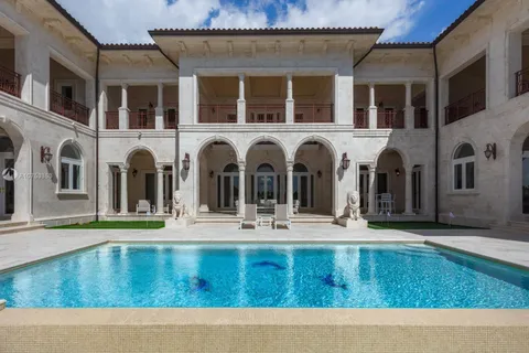 530 Arvida Pkwy, Coral Gables FL 33156