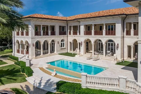530 Arvida Pkwy, Coral Gables FL 33156