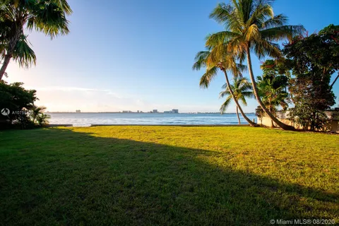 4766 N Bay Rd, Miami Beach FL 33140
