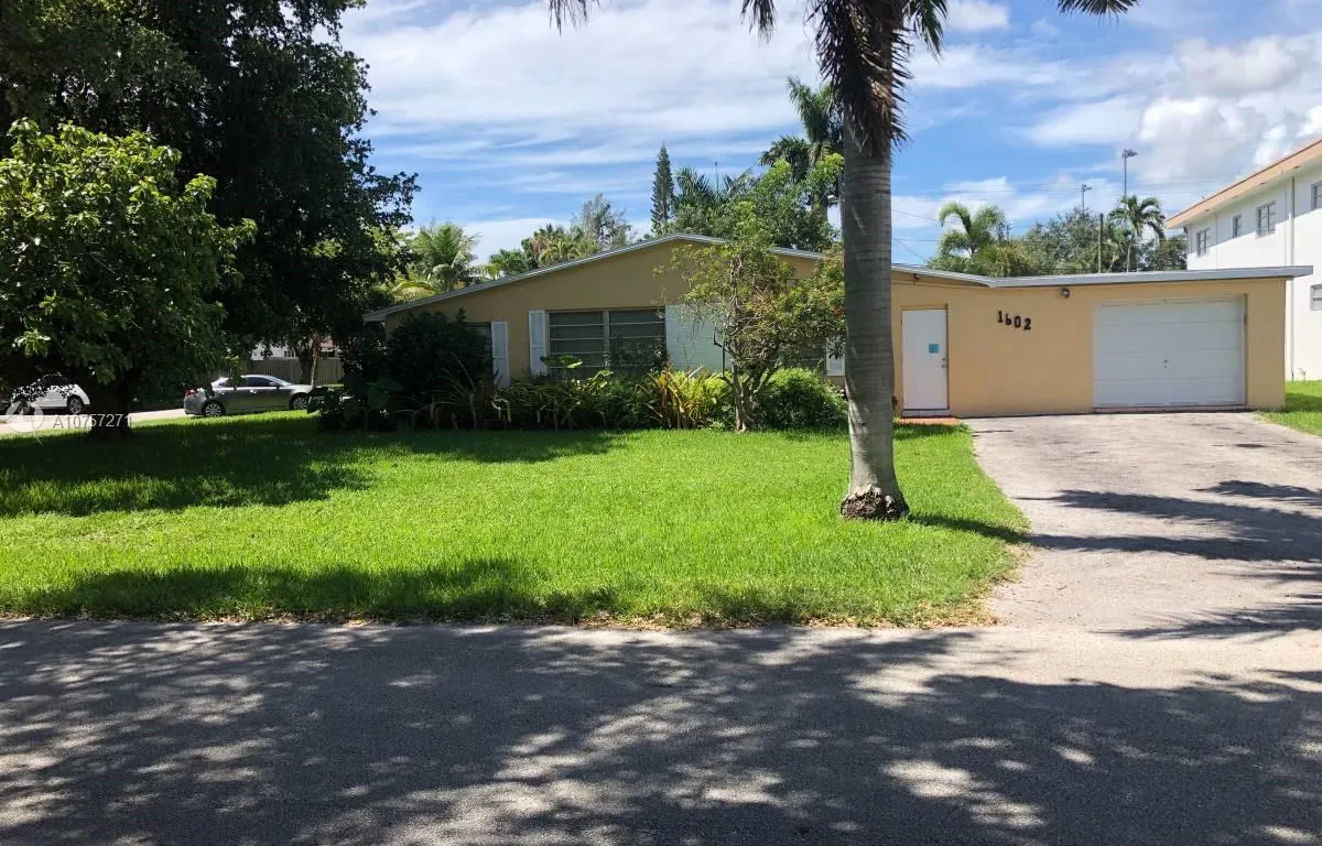 1602 Liberty St, Hollywood FL 33020
