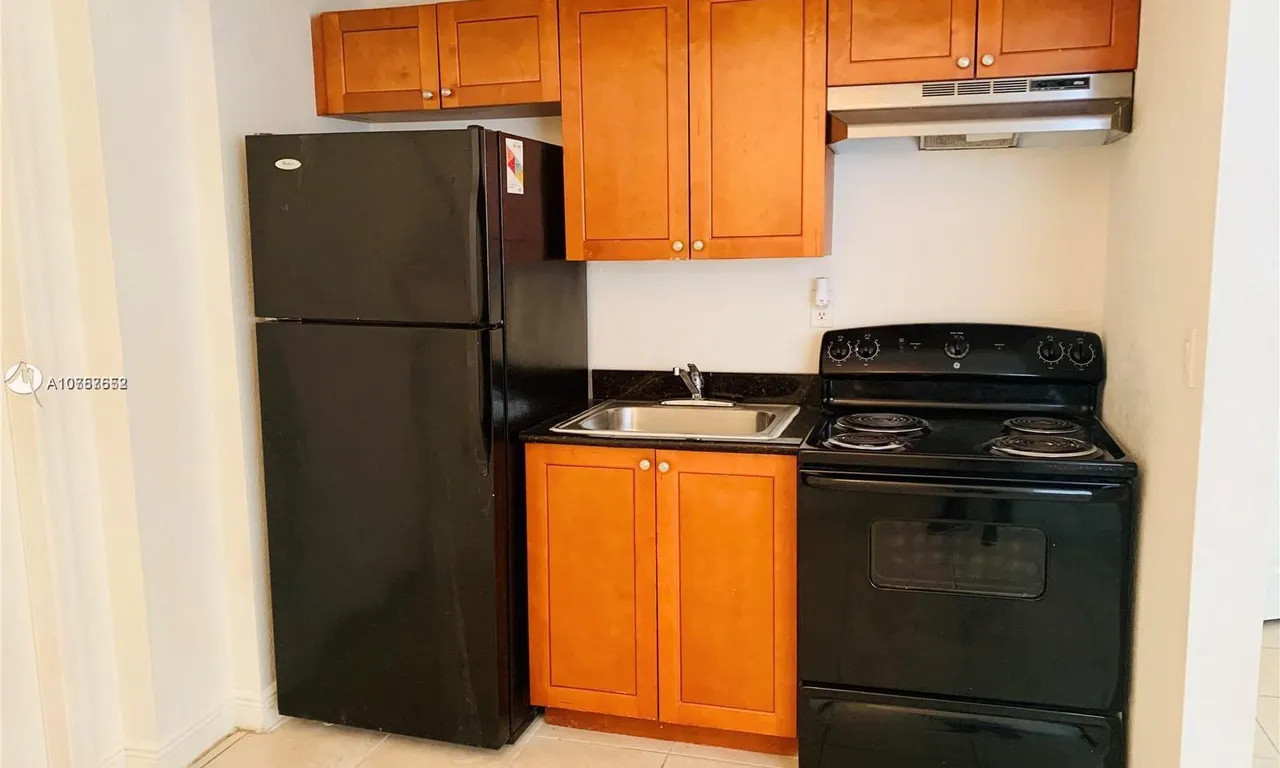 4251 NW 5th St # 106, Plantation FL 33317