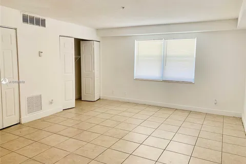 4251 NW 5th St # 106, Plantation FL 33317