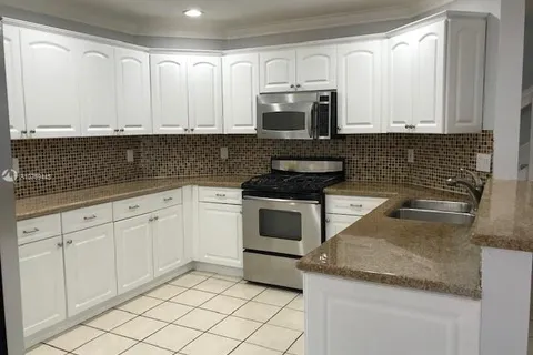 13400 NW 6th Dr, Plantation FL 33325