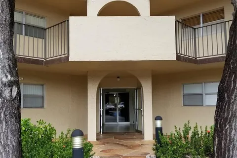 6061 N Falls Cir Dr # 402, Lauderhill FL 33319