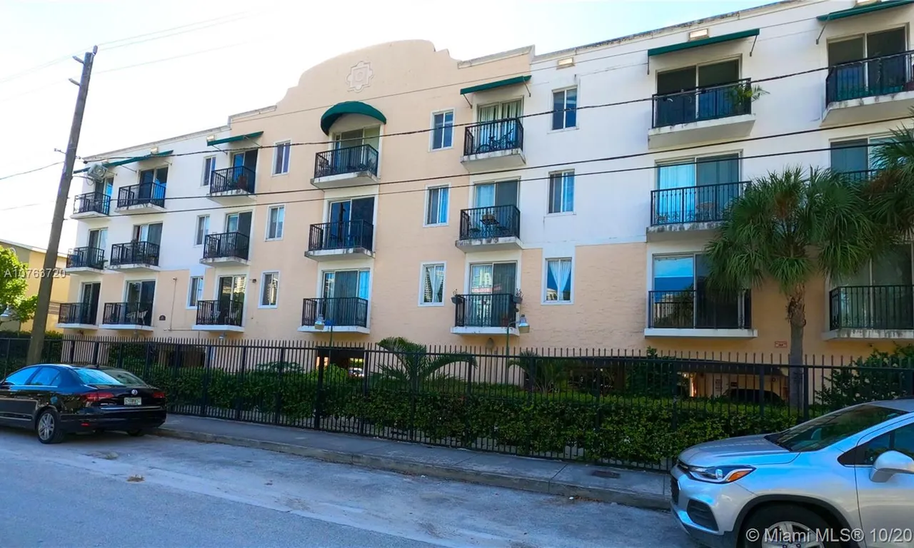 400 SW 2nd St # 106, Miami FL 33130