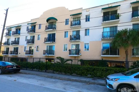 400 SW 2nd St # 106, Miami FL 33130