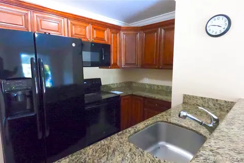 400 SW 2nd St # 106, Miami FL 33130