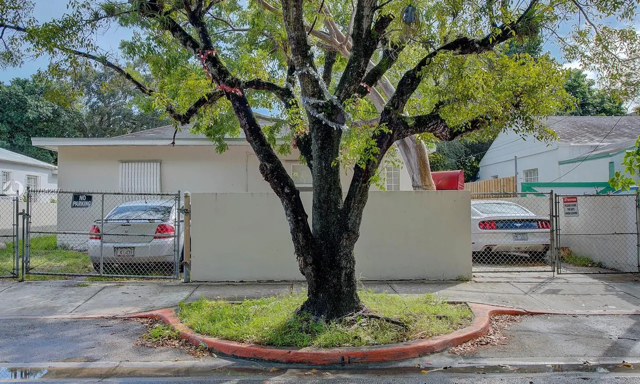 2608 NW 26th St, Miami FL 33142