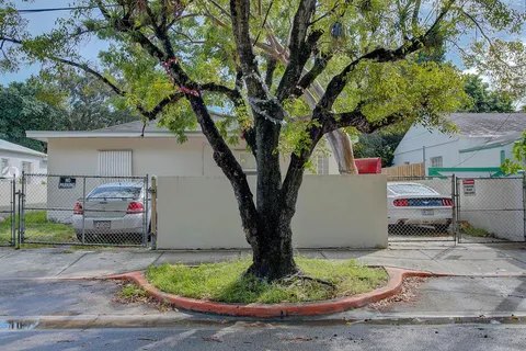 2608 NW 26th St, Miami FL 33142
