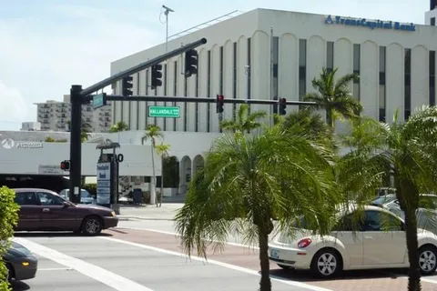 26 Diplomat Pkwy # 2241, Hallandale Beach FL 33009