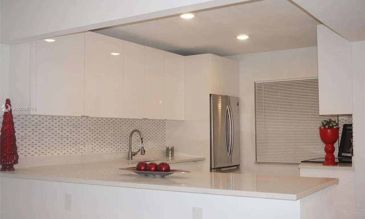 158 Lakeview Dr # 102, Weston FL 33326
