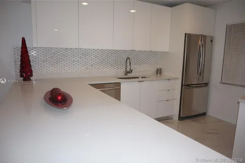 158 Lakeview Dr # 102, Weston FL 33326