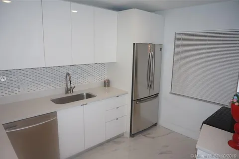 158 Lakeview Dr # 102, Weston FL 33326