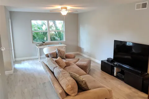 2591 ne 55th court # 201, Fort Lauderdale FL 33308