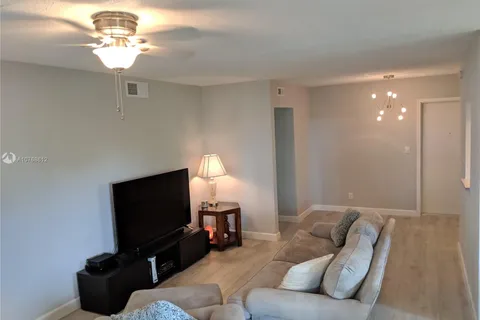 2591 ne 55th court # 201, Fort Lauderdale FL 33308