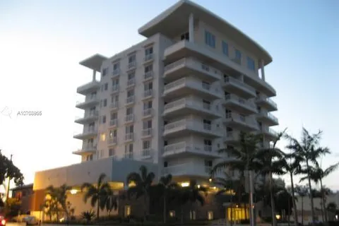 2400 SW 27 AV # 604, Miami FL 33133