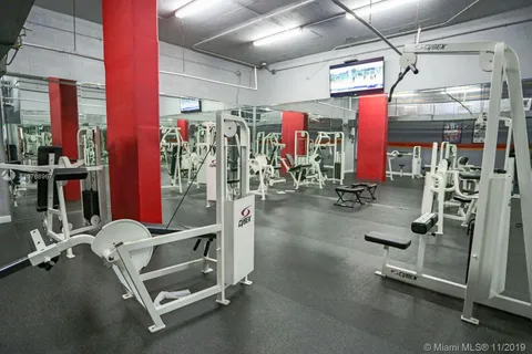 915 NW 1 AV # H2512, Miami FL 33136
