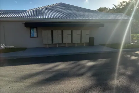 2803 N Oakland Forest Dr # 205, Oakland Park FL 33309