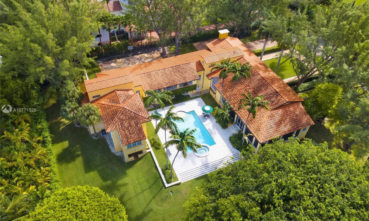 555 Casuarina Concourse, Coral Gables FL 33143