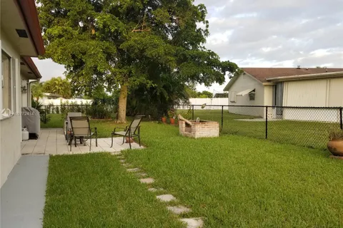 9409 NW 81st Ct, Tamarac FL 33321