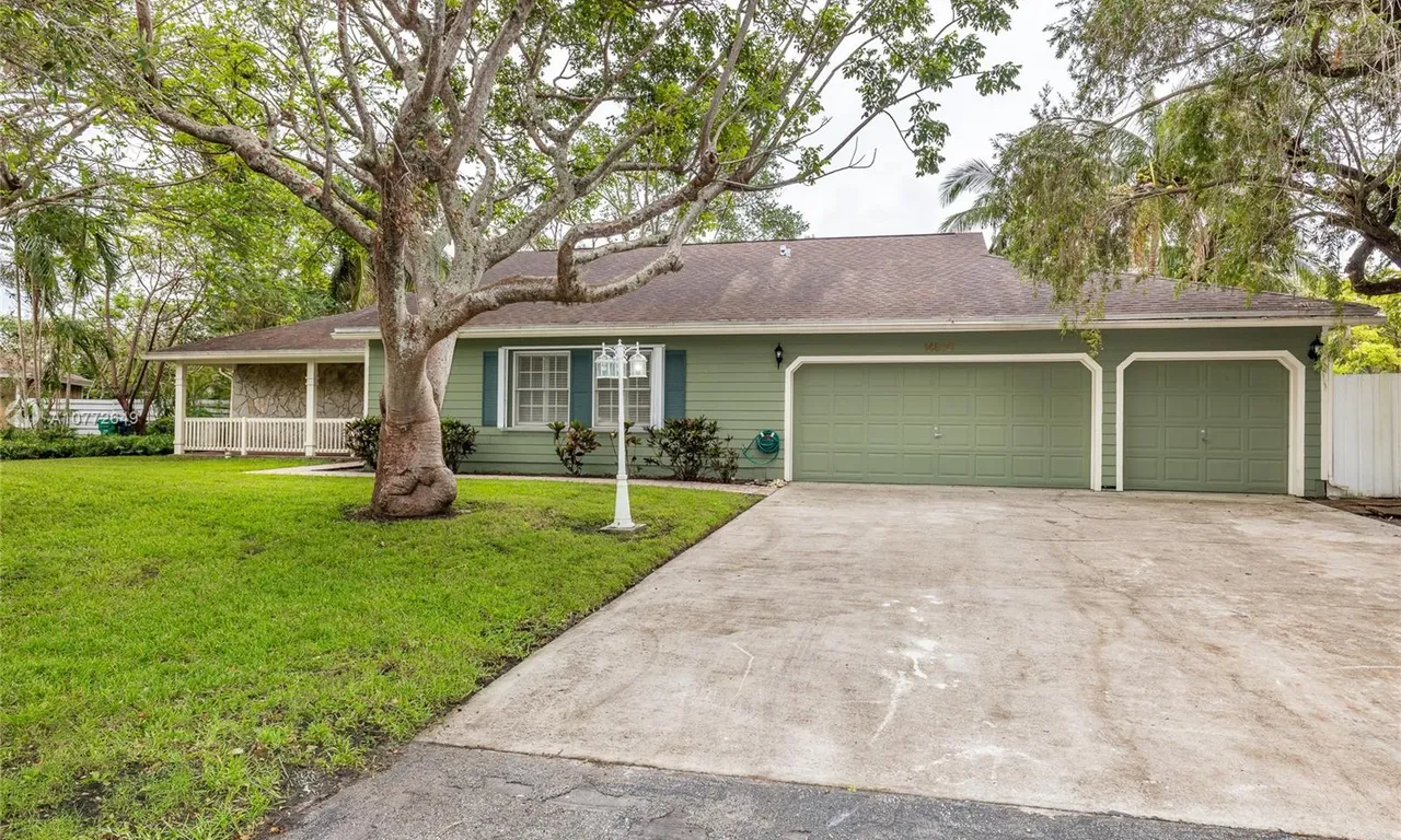 14860 SW 148th St Cir, Miami FL 33196