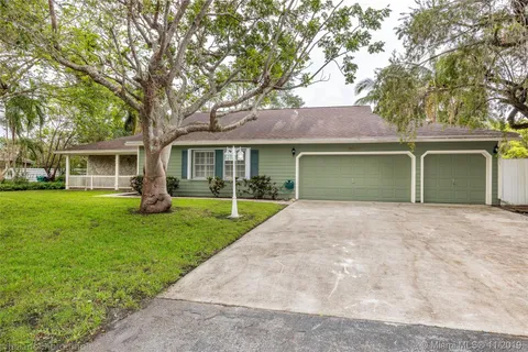 14860 SW 148th St Cir, Miami FL 33196