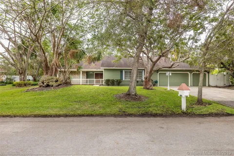14860 SW 148th St Cir, Miami FL 33196