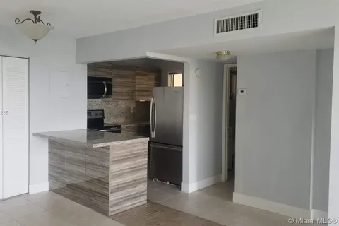 8840 Fontainebleau Blvd # 402, Miami FL 33172
