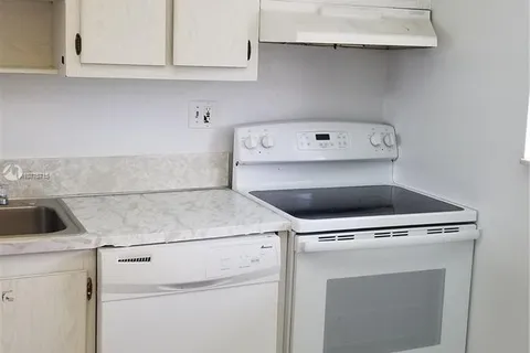 220 SW 9th Ave # 519, Hallandale Beach FL 33009