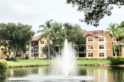 8701 Wiles Rd # 304, Coral Springs FL 33067