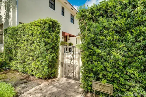 7402 SW 54th Ct, Miami FL 33143