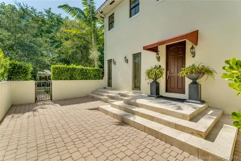 7402 SW 54th Ct, Miami FL 33143