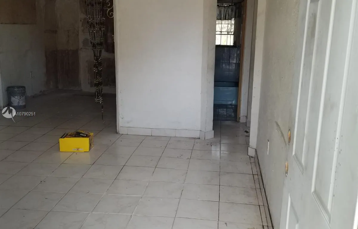 777 NW 77th St, Miami FL 33150