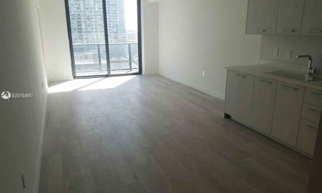 55 SW 9th St # 1805, Miami FL 33130