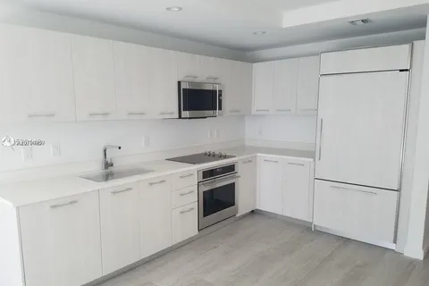 55 SW 9th St # 1805, Miami FL 33130