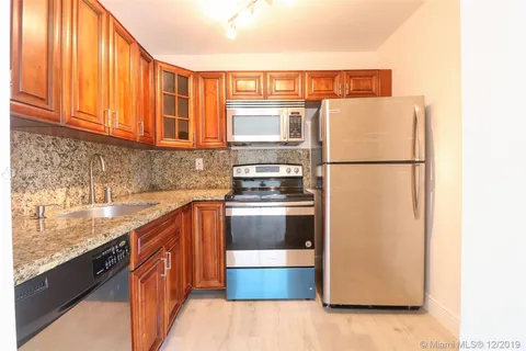 486 NW 165th St Rd # 101, Miami FL 33169