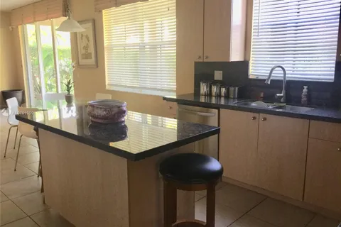 964 Sunflower Cir, Weston FL 33327
