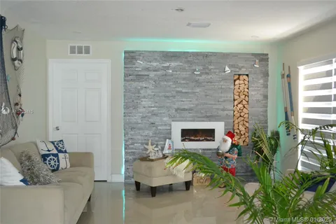 7251 SW 137th Ct, Miami FL 33183