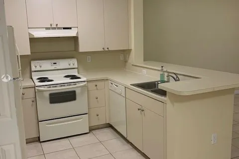 11040 SW 196th St # 204, Cutler Bay FL 33157