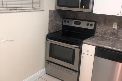 4205 N University Dr # 111, Sunrise FL 33351