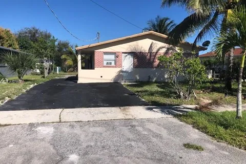 273 NW 7th Ct, Deerfield Beach FL 33441