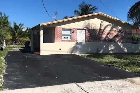273 NW 7th Ct, Deerfield Beach FL 33441