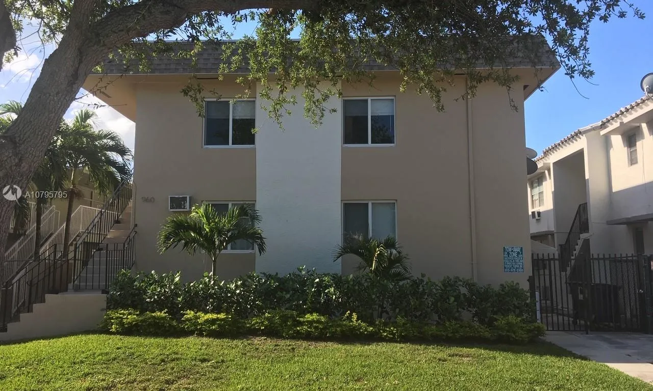 960 Biarritz Dr # 10, Miami Beach FL 33141