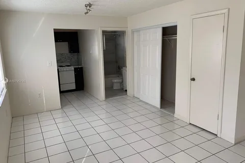 960 Biarritz Dr # 10, Miami Beach FL 33141