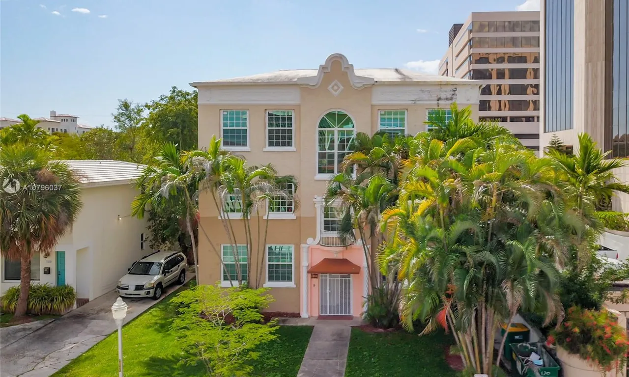 130 Antiquera Ave # 8, Coral Gables FL 33134