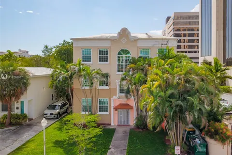130 Antiquera Ave # 8, Coral Gables FL 33134